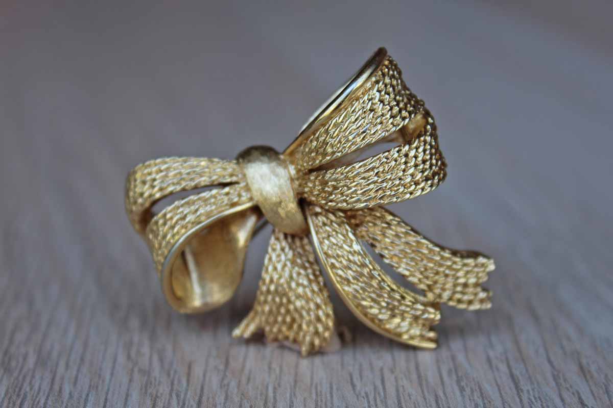 Monet (New York, USA) Gold Tone Gift Bow Brooch