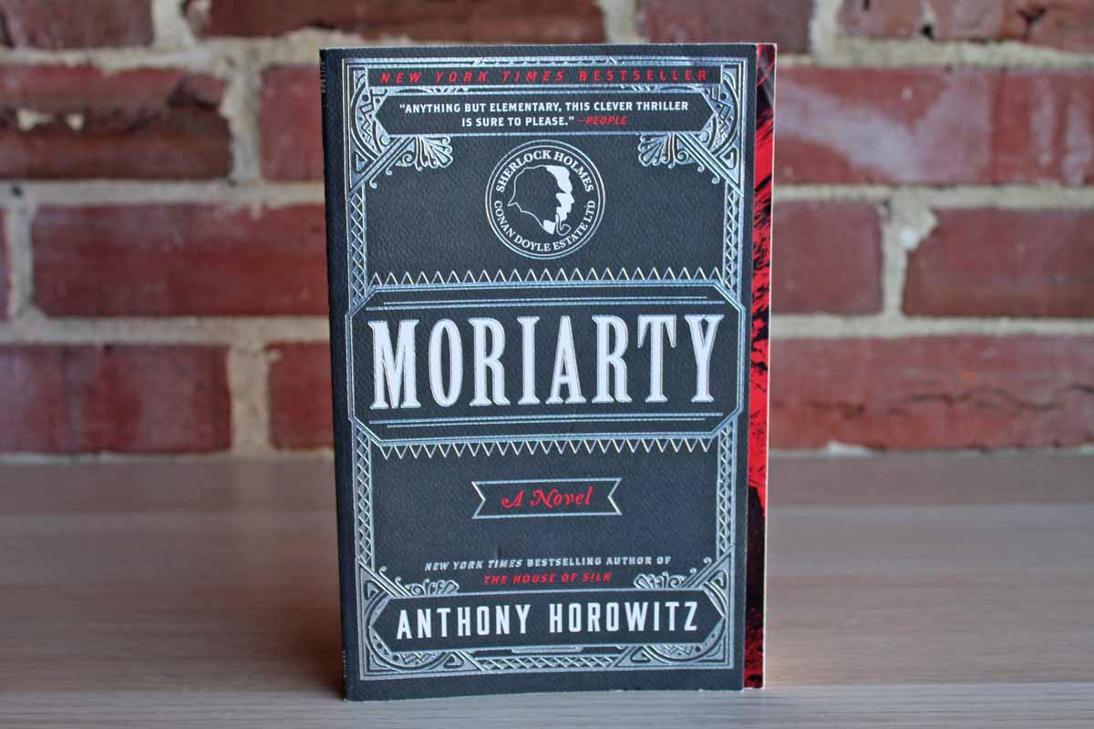 Standing　Rabbit　Moriarty　Anthony　–　by　Horowitz　The
