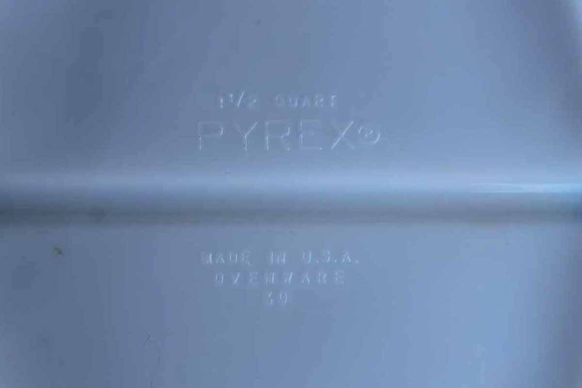 Corning Inc. (New York, USA) Pyrex Blue Ivy Divided Serving Dish with Matching Lid