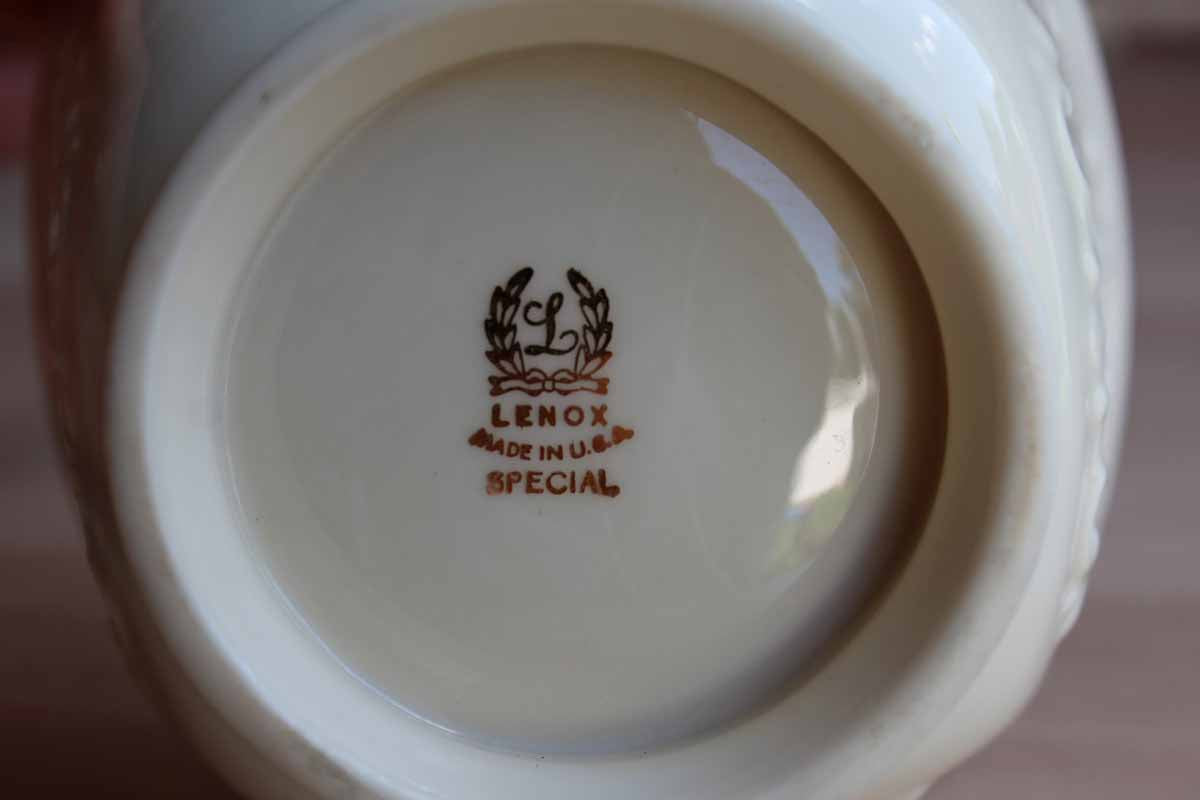 Lenox China (USA) Canterbury Collection Scroll and Trellis Embossed Porcelain Bowl