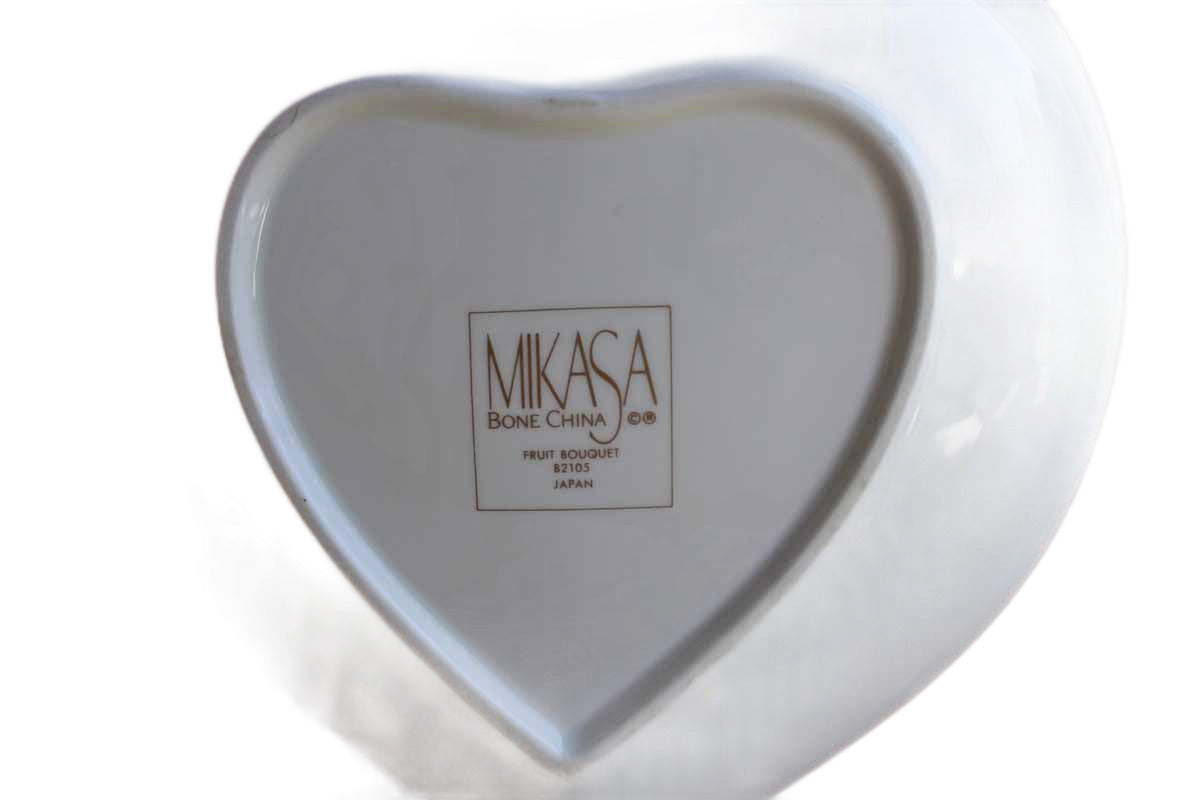 Mikasa (Japan) Fruit Bouquet Bone China Heart-Shaped Dish with Purple Grapes Design