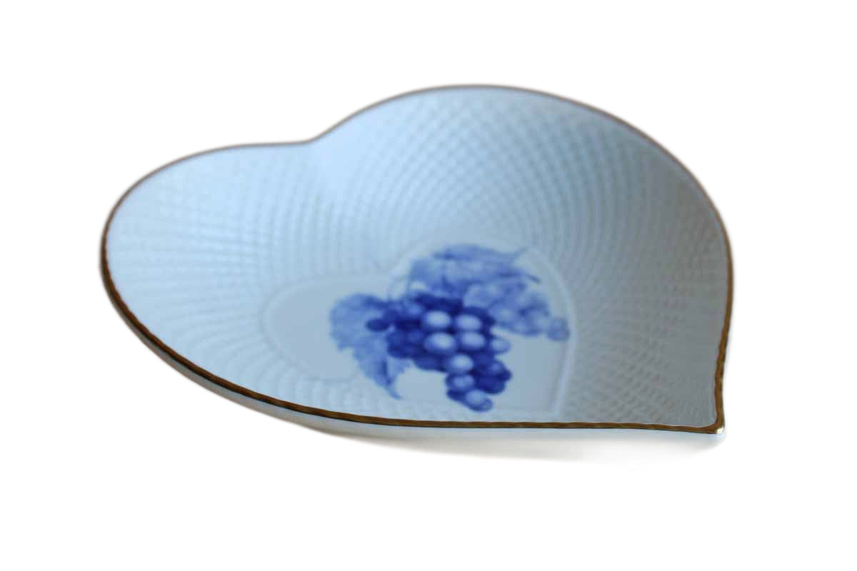 Mikasa (Japan) Fruit Bouquet Bone China Heart-Shaped Dish with Purple Grapes Design