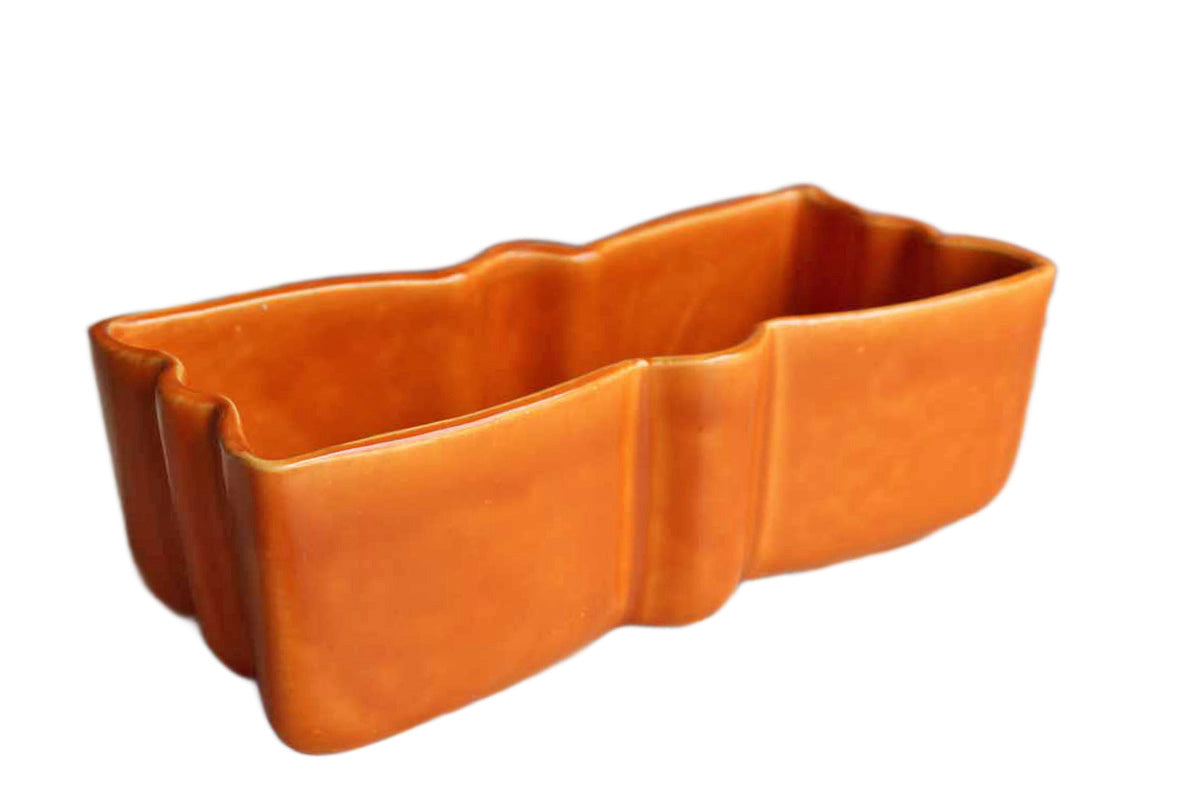 Ungemach Pottery (Ohio, USA) Orange Glazed Ceramic Bowtie Planter