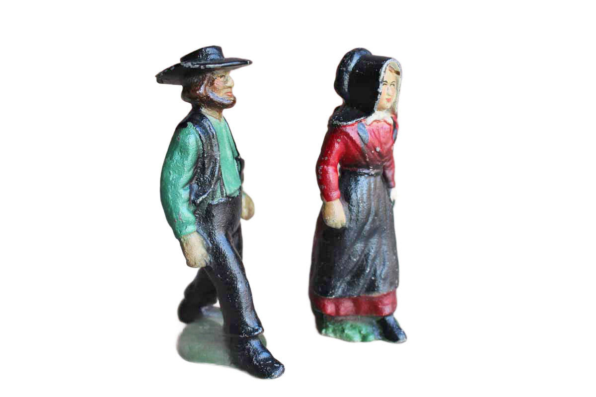 Cast Iron Amish Couple Figurines