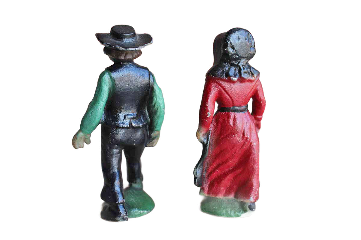 Cast Iron Amish Couple Figurines