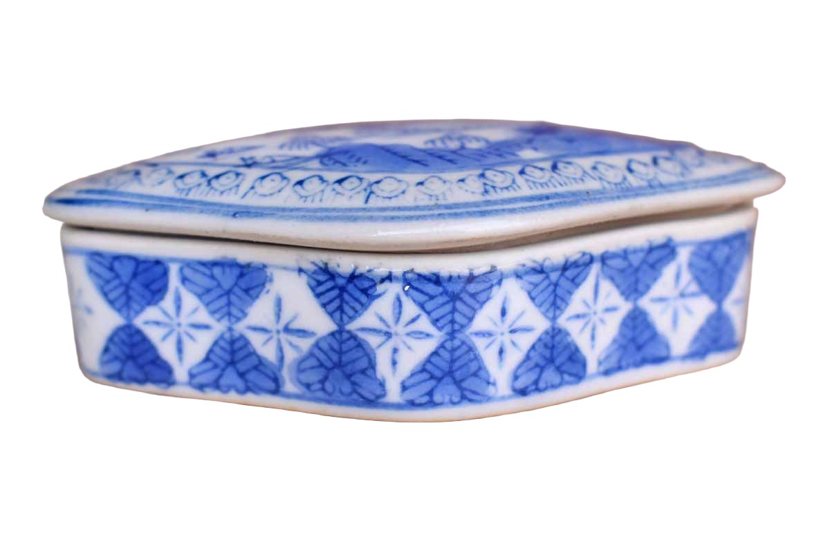 Little Diamond-Shaped Blue and White Porcelain Box with Mountain and Water Scene