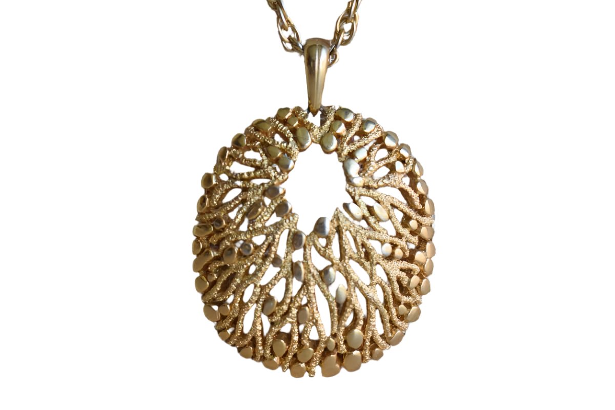 Oval Gold Tone Sea-Inspired Pendant on Thick Chain