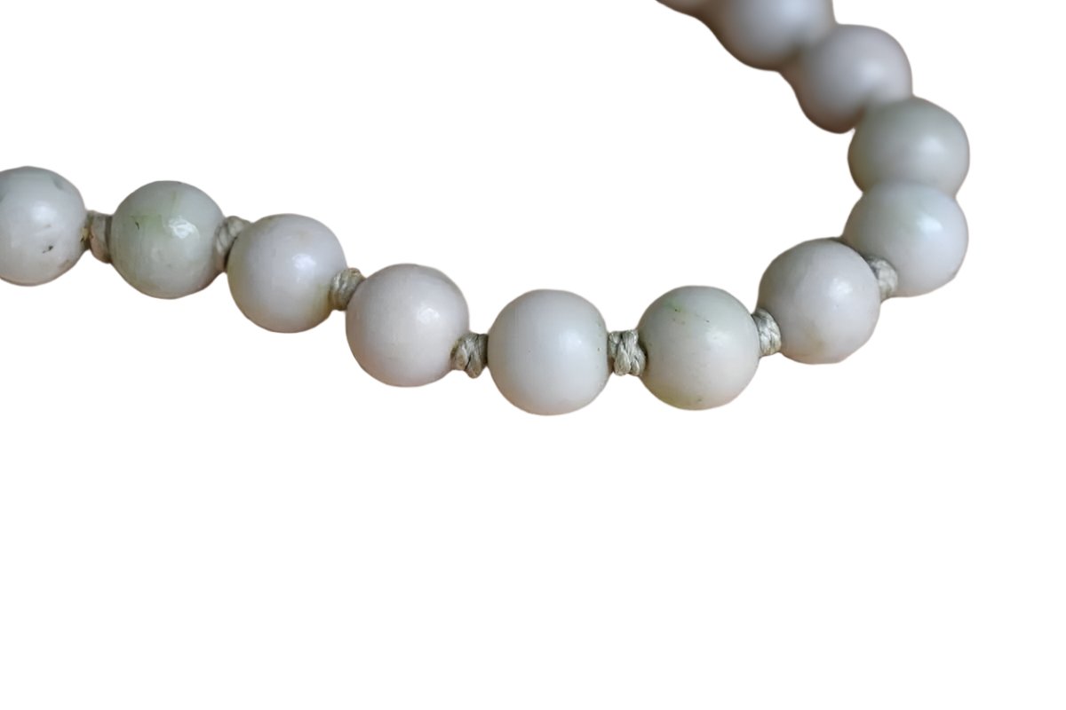 Polished Light Green Stone Bead Necklace