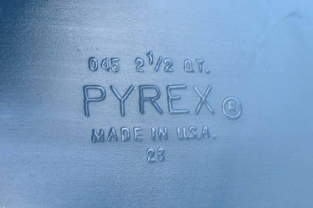 Corning Inc. (New York, USA) Pyrex Town and Country 2 1/2 Quart Glass Lidded Dish