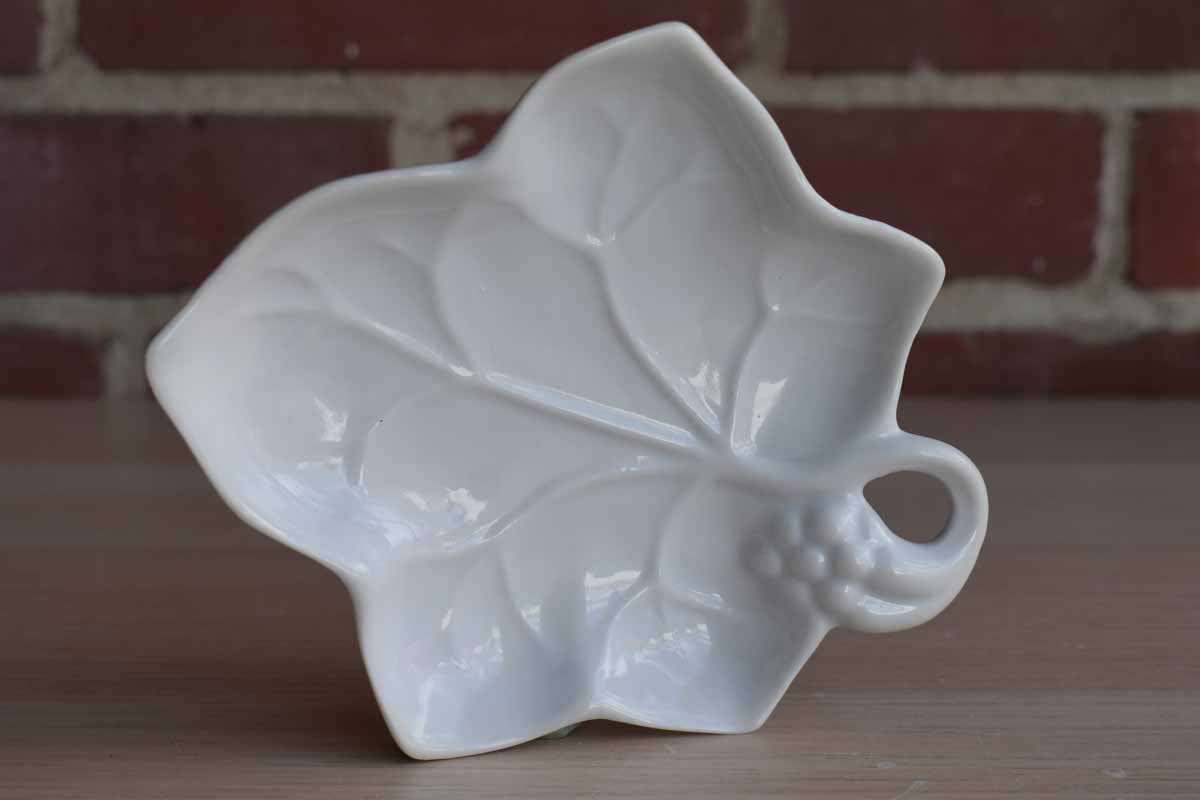 Lillian Vernon 87 Glossy White Porcelain Leaf Dish