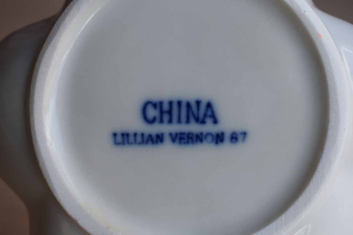 Lillian Vernon 87 Glossy White Porcelain Leaf Dish