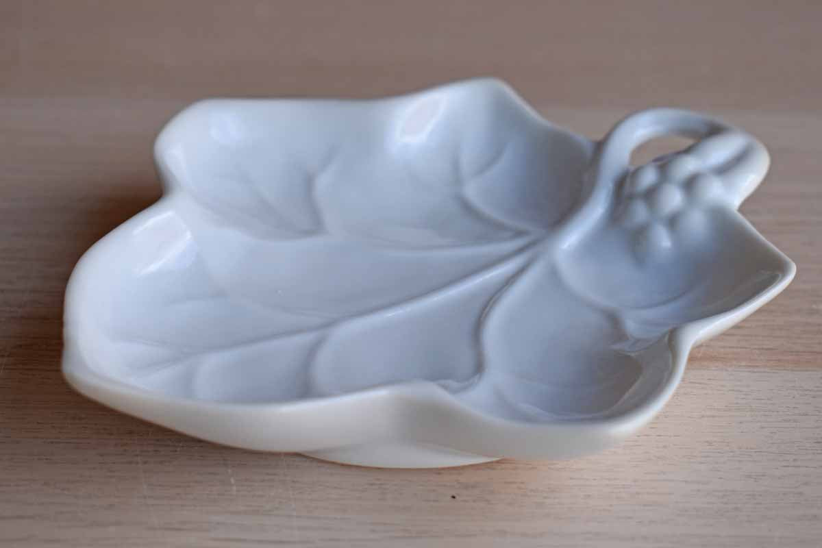 Lillian Vernon 87 Glossy White Porcelain Leaf Dish