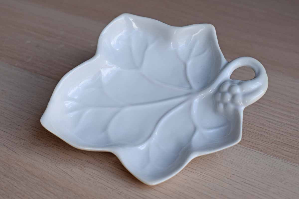 Lillian Vernon 87 Glossy White Porcelain Leaf Dish