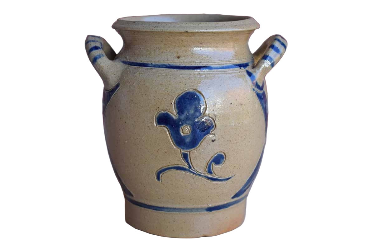 Williamsburg Pottery (Virginia, USA) Salt Glazes Vase with Blue Flowers and Accents