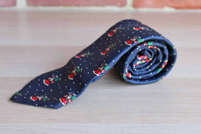 Brooks Brothers (New York, USA) 100% Silk Necktie Decorated with Santa Claus Bearing Gifts