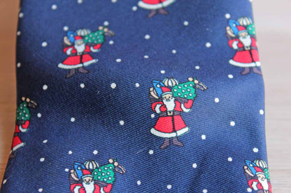 Brooks Brothers (New York, USA) 100% Silk Necktie Decorated with Santa Claus Bearing Gifts
