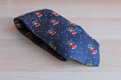 Brooks Brothers (New York, USA) 100% Silk Necktie Decorated with Santa Claus Bearing Gifts
