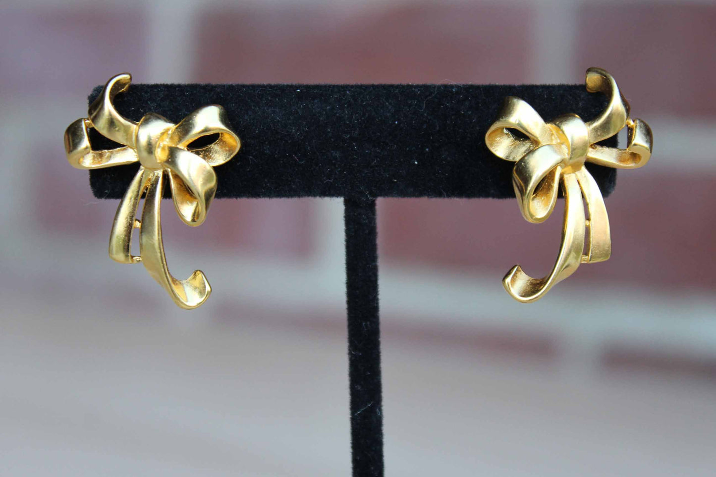 Trifari (USA) Gold Tone Bow-Shaped Pierced Earrings