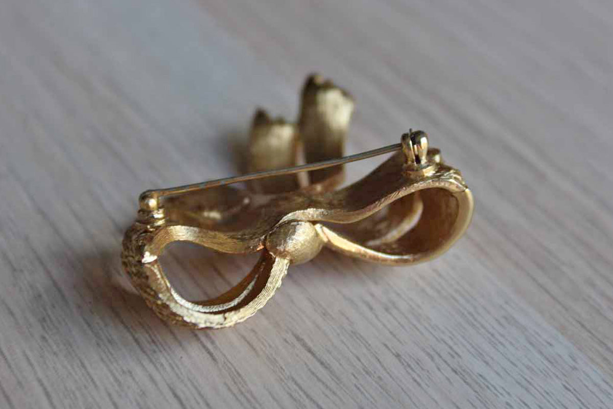 Monet (New York, USA) Gold Tone Gift Bow Brooch