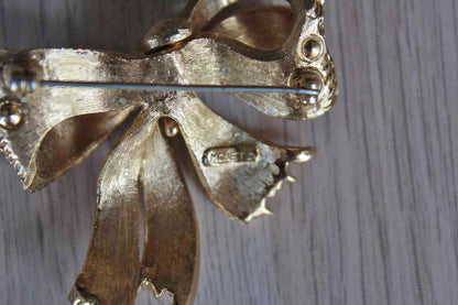 Monet (New York, USA) Gold Tone Gift Bow Brooch