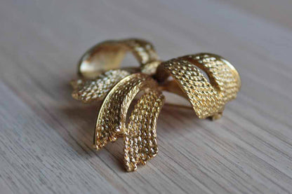 Monet (New York, USA) Gold Tone Gift Bow Brooch