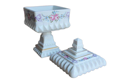 Westmoreland Glass Company (Pennsylvania, USA) Wedding Roses and Bows Milk Glass Large Bowl with Lid