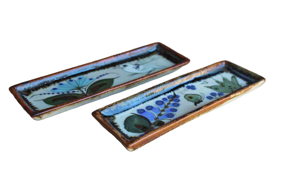 Ken Edwards Pottery (Mexico) Hand-Painted Ceramic Narrow Dishes, A Pair