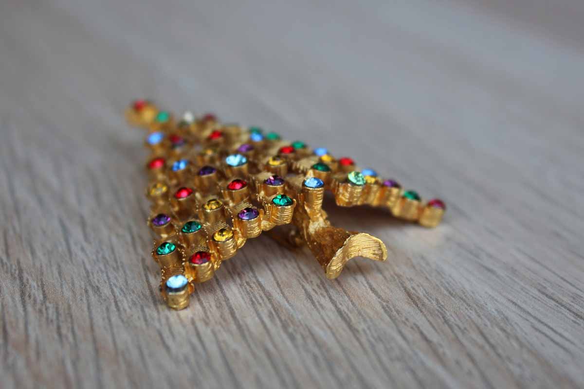 Jonette Jewelry (Rhode Island, USA) Gold Tone and Multi-Color Rhinestone Christmas Tree Brooch