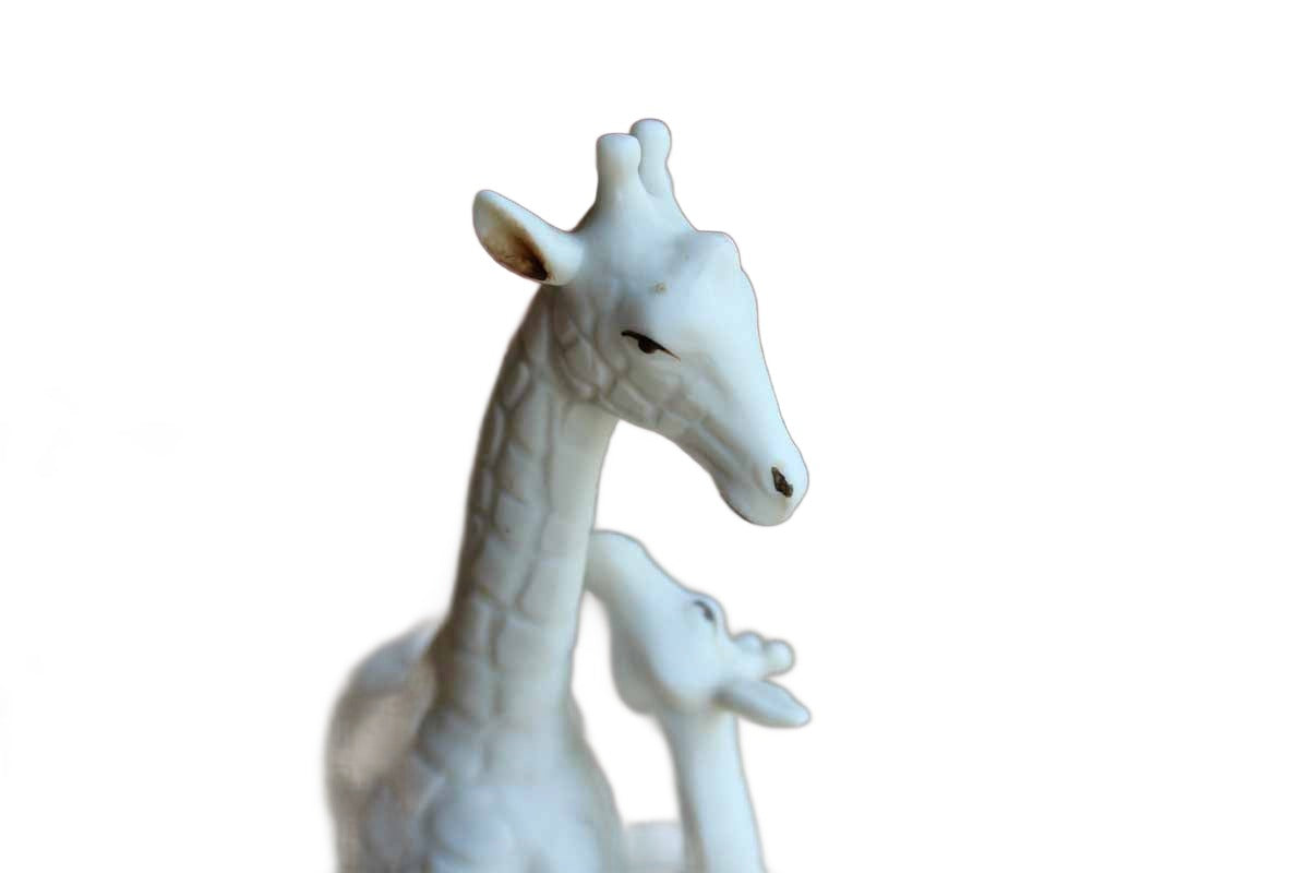 Aldon Accessories Ltd. (New York, USA) Fine Grained Porcelain Mother and Baby Giraffe Figurine