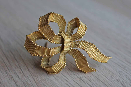 Trifari (USA) Gold Tone Grosgrain Ribbon Shaped Bow Brooch