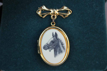 Barlow Designs, Inc. (Rhode Island, USA) Gold Plate Scrimshaw Horse Locket Brooch