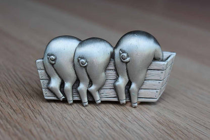 Jonette Jewelry (Rhode Island, USA) Silver Tone Brooch of Three Pig Bottoms Across a Trough