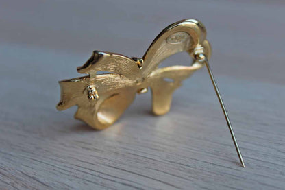 Trifari (USA) Gold Tone Ribbon Shaped Bow Brooch