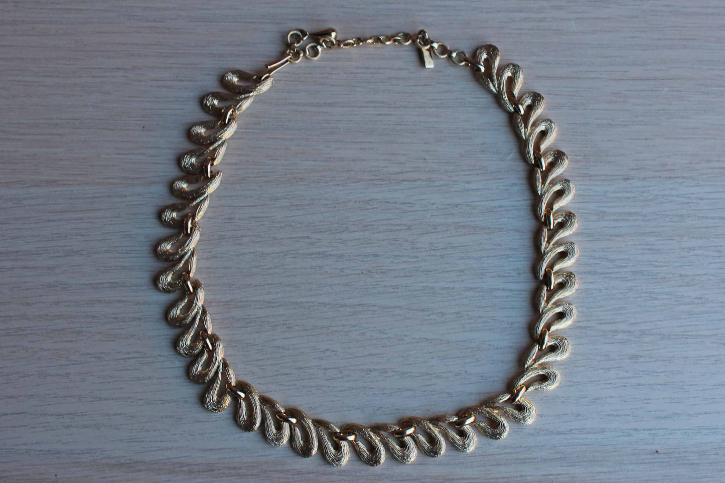 Monet (New York, USA) Gold Tone Teardrop-Shaped Link Necklace