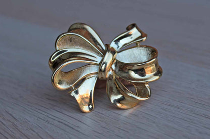 Trifari (USA) Gold Tone Ribbon Shaped Bow Brooch