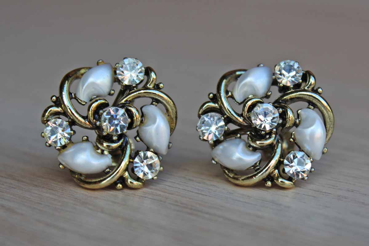 Lisner Jewelry (New York, USA) Rhinestone and Faux-Shell Non-Pierced Earrings