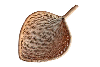 Simple Leaf-Shaped Shallow Basket with Handle