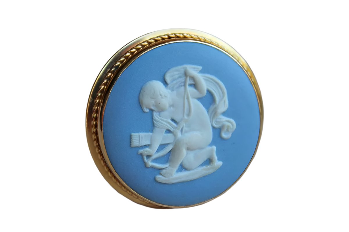Wedgwood cupid necklace deals