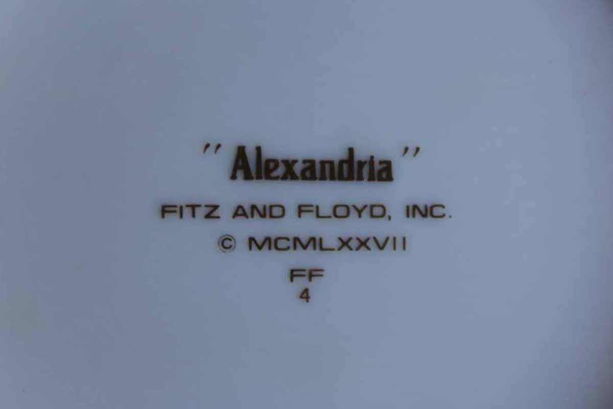 Fitz & Floyd (USA) Alexandria Pattern Shells and Gold Trim Octagonal Vegetable Serving Bowl