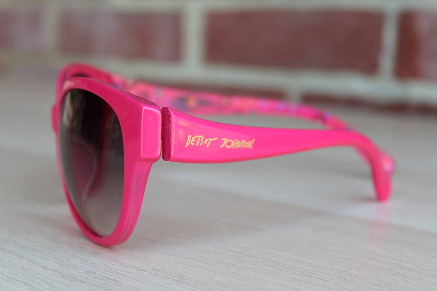 Betsey Johnson (New York, USA) Pink Plastic Sunglasses with Oval Frames