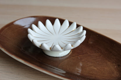 Napco (Ohio, USA) 1961 Brown and White Flower Ashtray/Trinket Dish