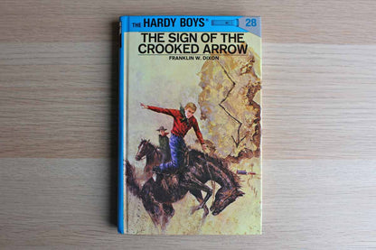 The Hardy Boys #28:  The Sign of the Crooked Arrow By Franklin W. Dixon