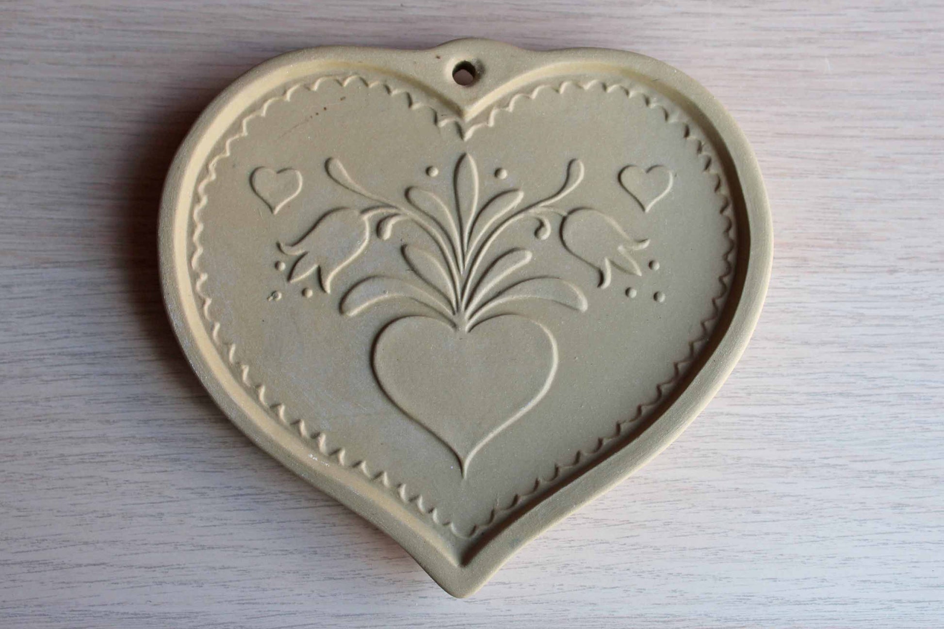 Brown Bag shortbread cookie mold, stoneware heart shape w/ recipe booklet