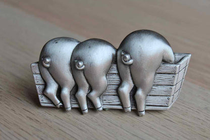 Jonette Jewelry (Rhode Island, USA) Silver Tone Brooch of Three Pig Bottoms Across a Trough
