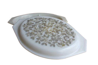 Corning Inc. (New York, USA) Pyrex Verde Olive Leaf 1.5 Quart Divided Casserole Dish with Lid