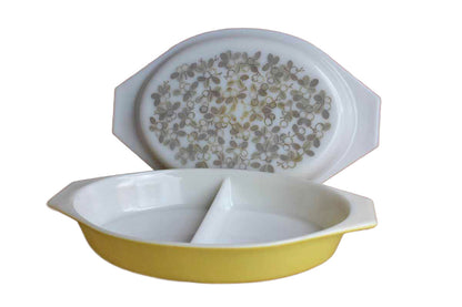 Corning Inc. (New York, USA) Pyrex Verde Olive Leaf 1.5 Quart Divided Casserole Dish with Lid