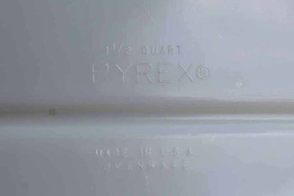 Corning Inc. (New York, USA) Pyrex Verde Olive Leaf 1.5 Quart Divided Casserole Dish with Lid