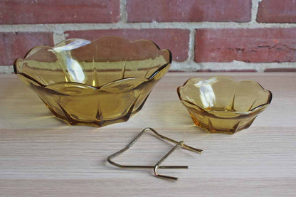 Anchor Hocking (Ohio, USA) Swedish Modern Honey Gold Chip & Dip Set