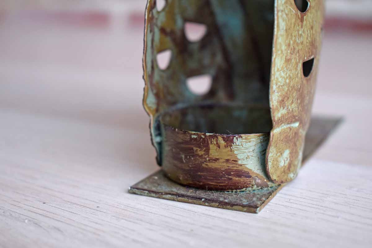 Metal Cat-Shaped Tea Light Candle Holder with Verdigris Patina Finish