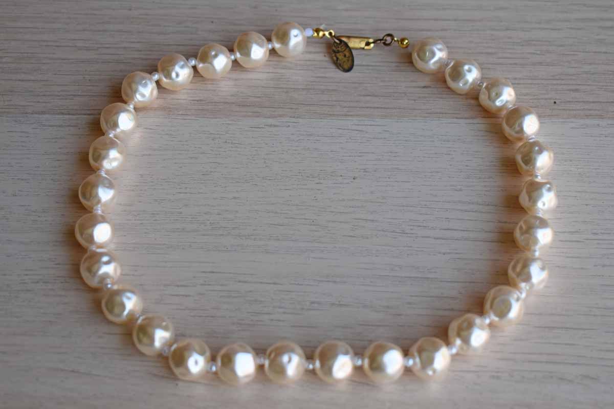 Miriam Haskell (New York, USA) Plastic Pearl Choker Necklace